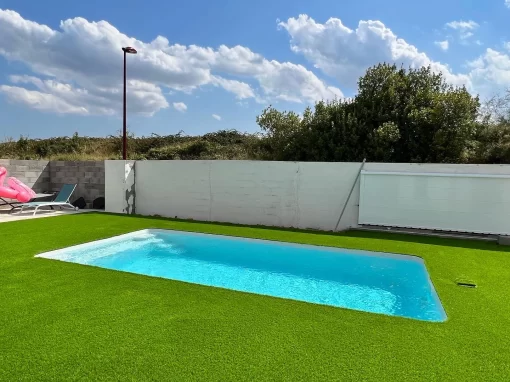 pelousart-tour-de-piscine-jardin-gazon-synthetique-amenagement-exterieur-beziers