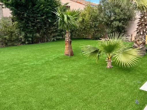 pelousart-pose-vente-gazon-synthetique-beziers-agde-jardin Pose de gazon synthétique jardin particulier à Béziers